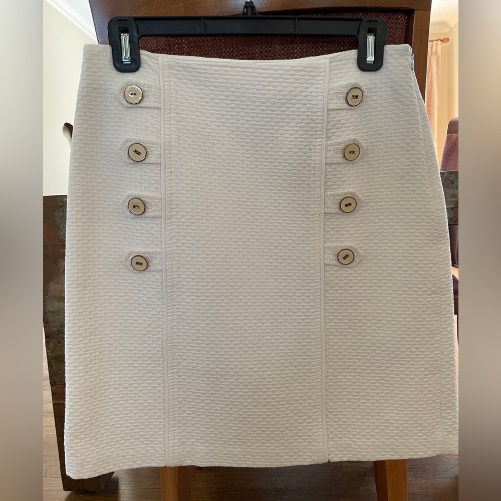 J. McLaughlin textured top of knee skirt